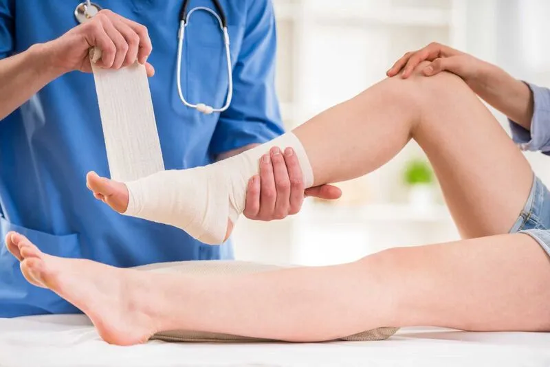 Điều cần làm khi bong gân